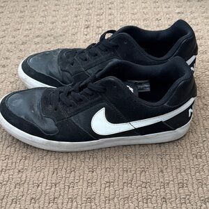 Nike Men's Black Sneakers with White Accents